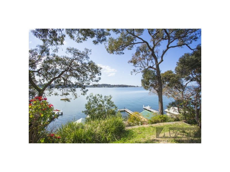 141 Fishing Point Road, Fishing Point NSW 2283