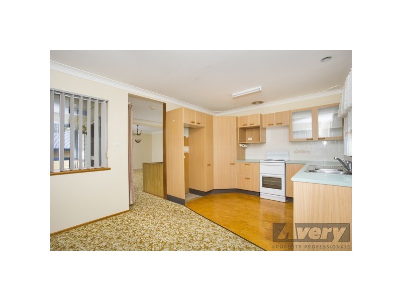 18 Rosemary Row, Rathmines NSW 2283