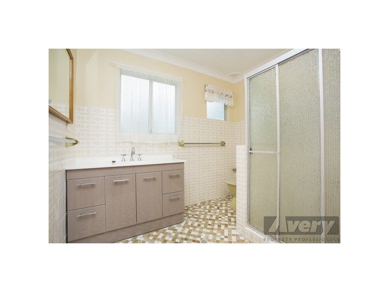 18 Rosemary Row, Rathmines NSW 2283