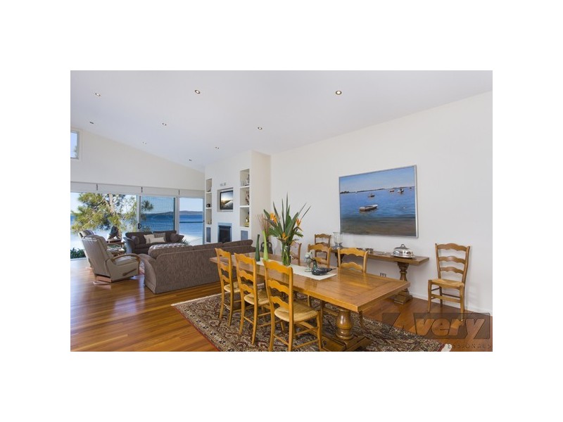 390 Skye Point Road, Coal Point NSW 2283