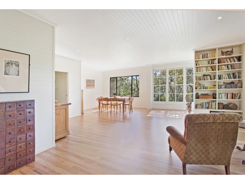220 Coal Point Road, Coal Point NSW 2283