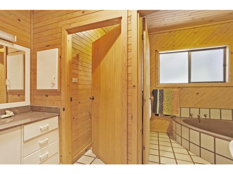 220 Coal Point Road, Coal Point NSW 2283