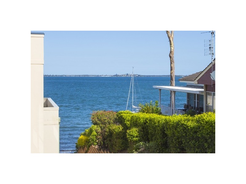 10 Ambrose Street, Carey Bay NSW 2283