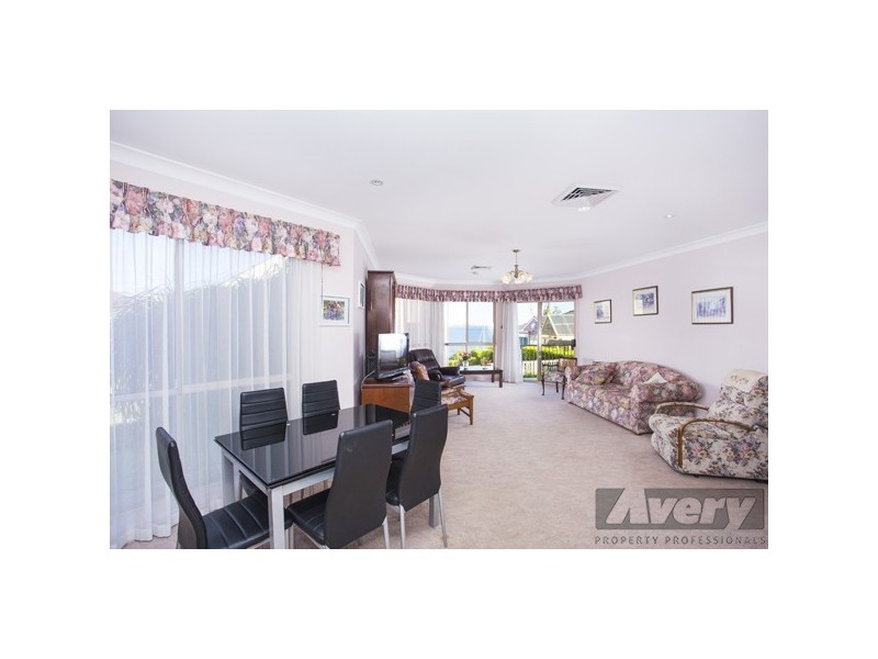 10 Ambrose Street, Carey Bay NSW 2283