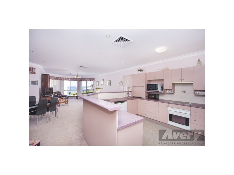 10 Ambrose Street, Carey Bay NSW 2283