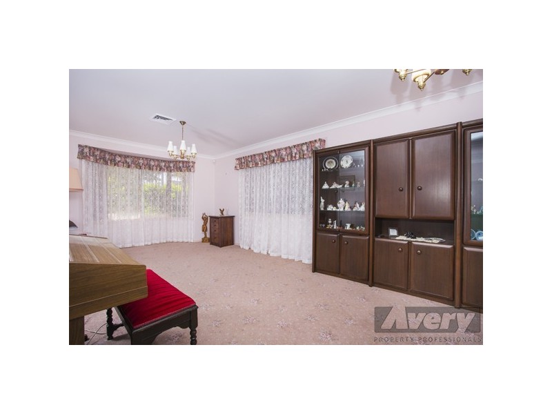 10 Ambrose Street, Carey Bay NSW 2283