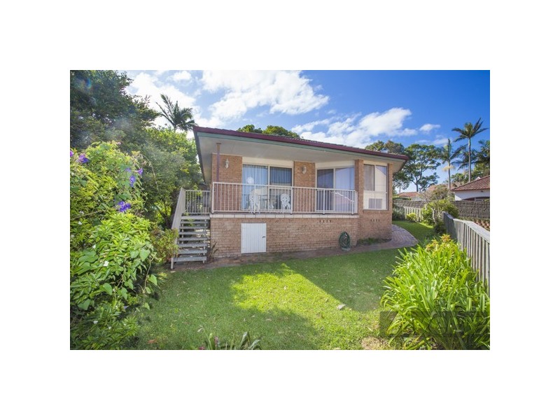 10 Ambrose Street, Carey Bay NSW 2283