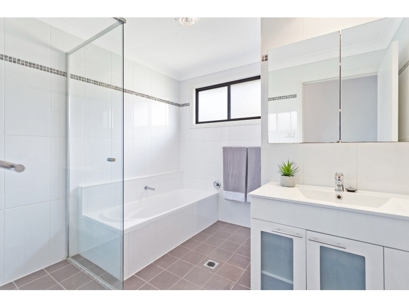 4 Fremantle Drive, Woodrising NSW 2284
