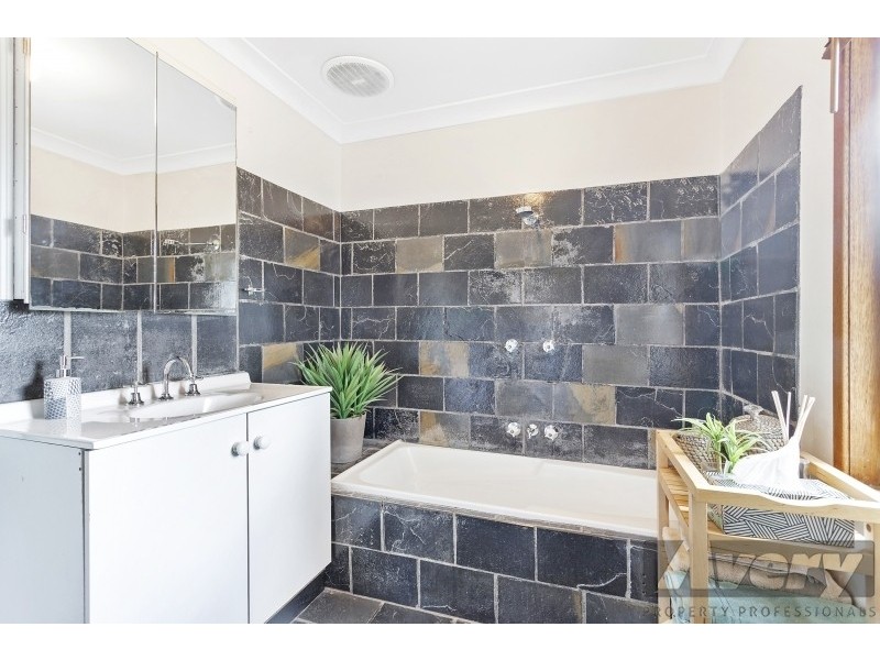 3 Advance Drive, Woodrising NSW 2284