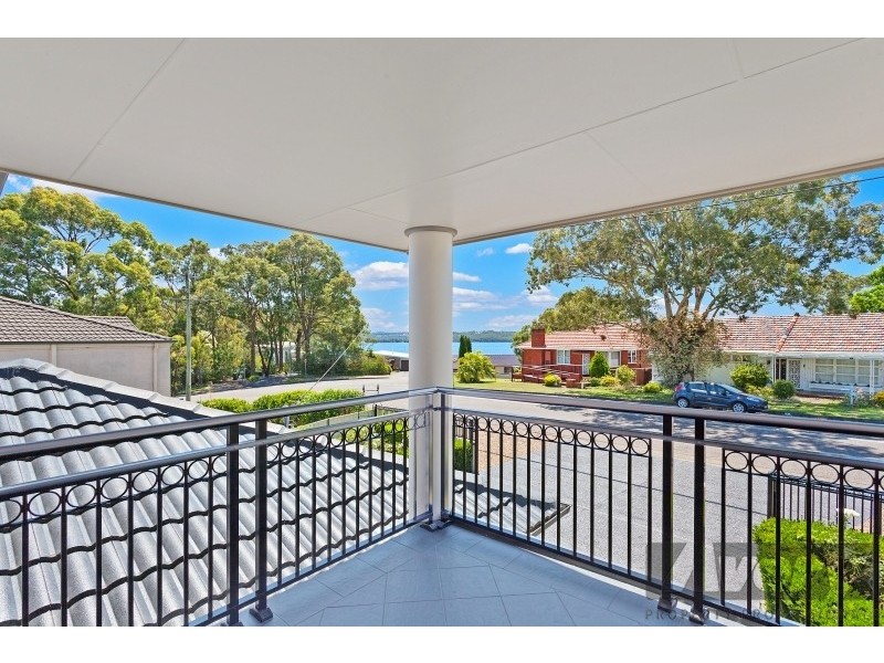 4 Exeter Street, Carey Bay NSW 2283