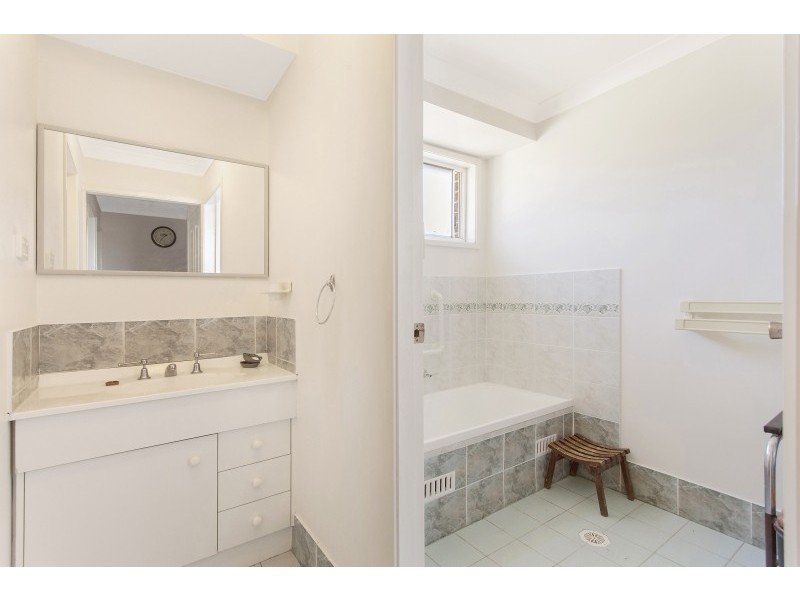 3 Honey Oak Drive, Toronto NSW 2283