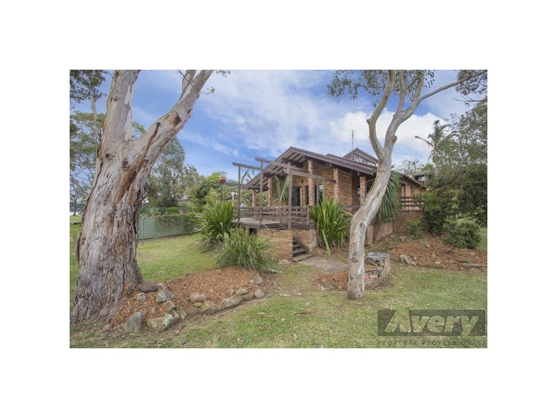 17 Roy Avenue, Bolton Point NSW 2283