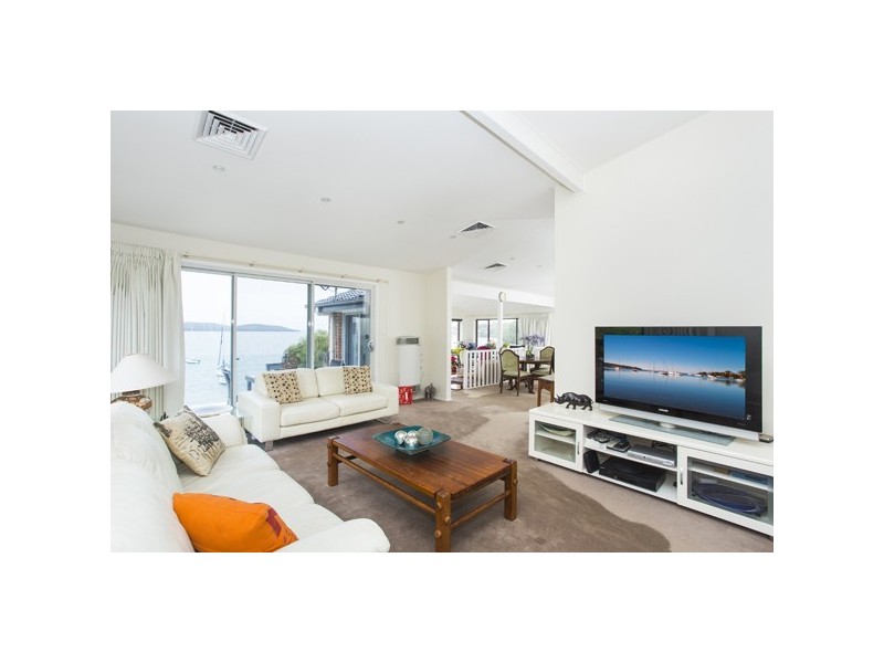 2 Bay Street, Toronto NSW 2283