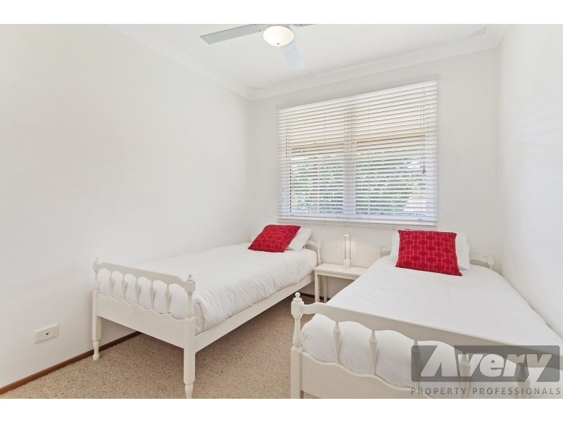 17 Amelia Street, Carey Bay NSW 2283