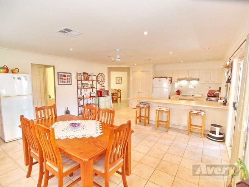 2 Grevillea Grove, Toronto NSW 2283