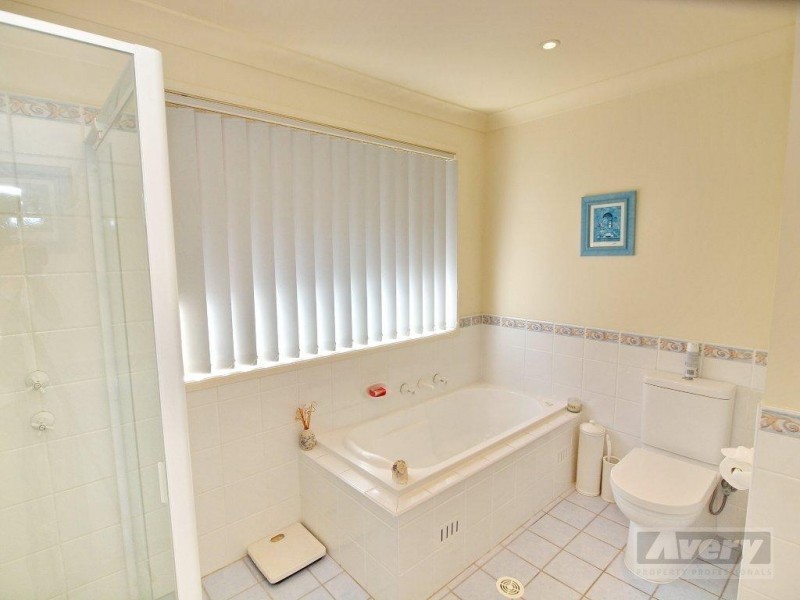 2 Grevillea Grove, Toronto NSW 2283