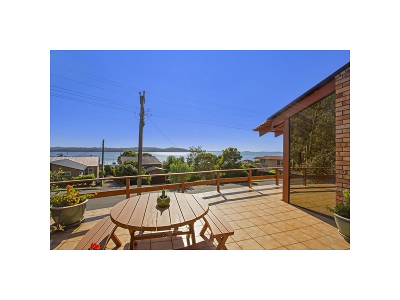 1 Skye Point Road, Coal Point NSW 2283