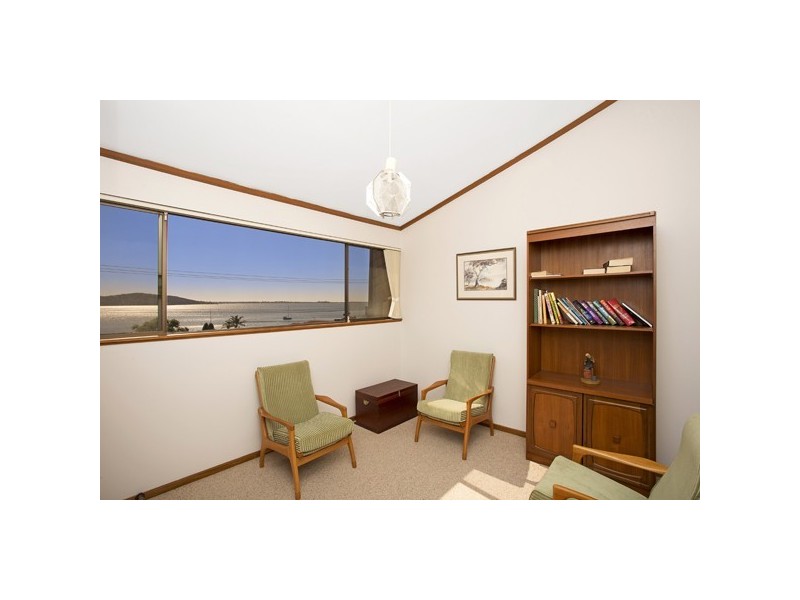 1 Skye Point Road, Coal Point NSW 2283