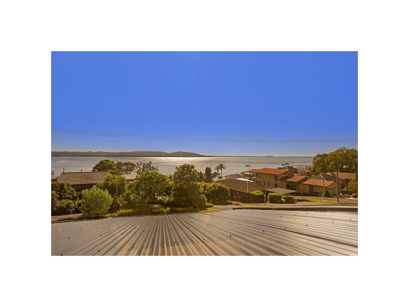 1 Skye Point Road, Coal Point NSW 2283