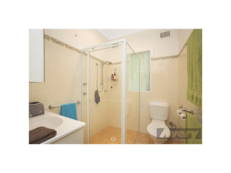 215 Excelsior Parade, Toronto NSW 2283