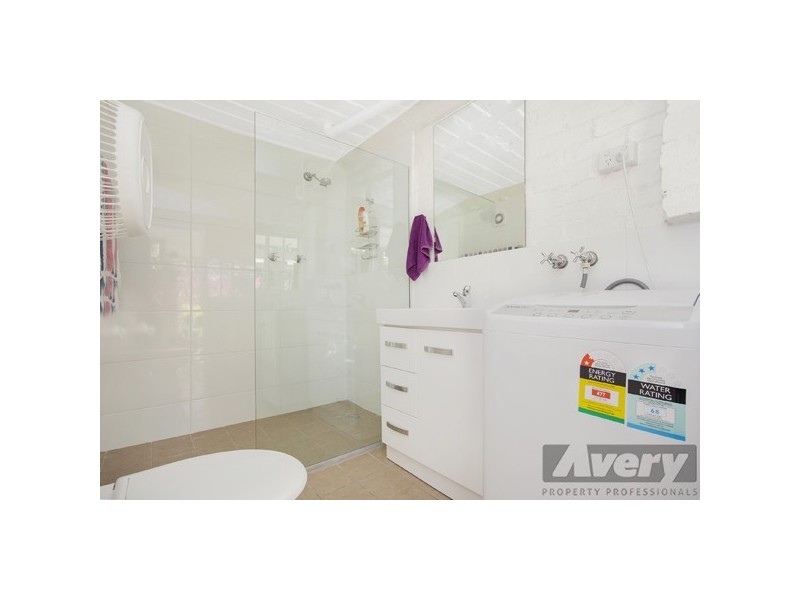 215 Excelsior Parade, Toronto NSW 2283