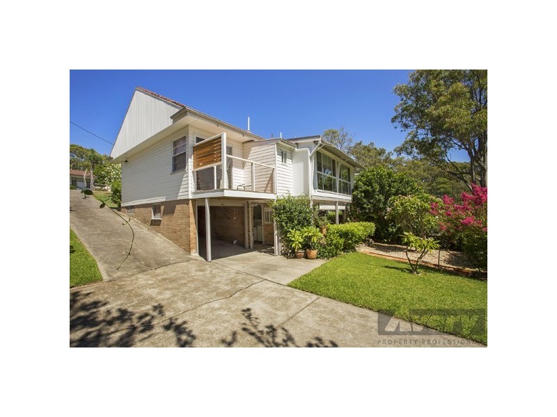 215 Excelsior Parade, Toronto NSW 2283