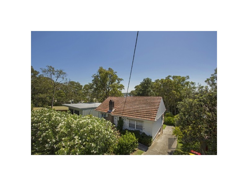 215 Excelsior Parade, Toronto NSW 2283