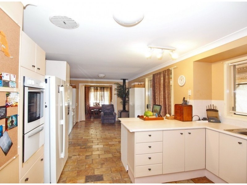 40 Fremantle Drive, Woodrising NSW 2284