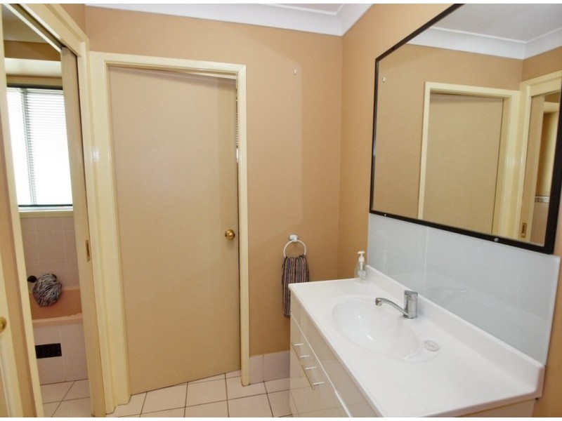 40 Fremantle Drive, Woodrising NSW 2284