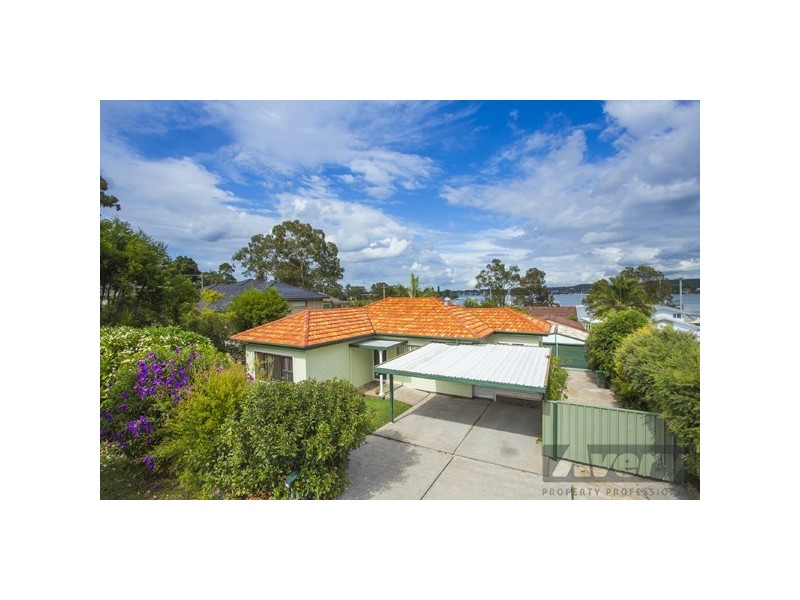 77 Bay Road, Bolton Point NSW 2283