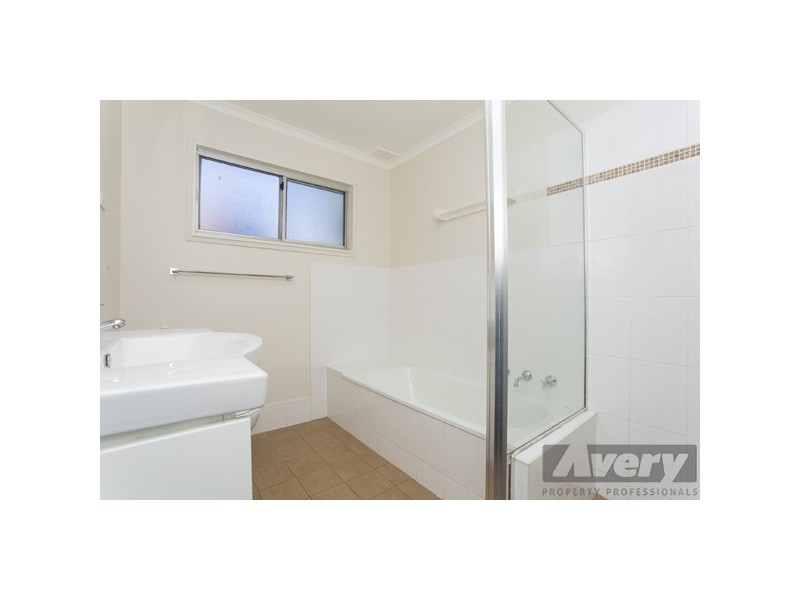 17 Threlkeld Drive, Bolton Point NSW 2283