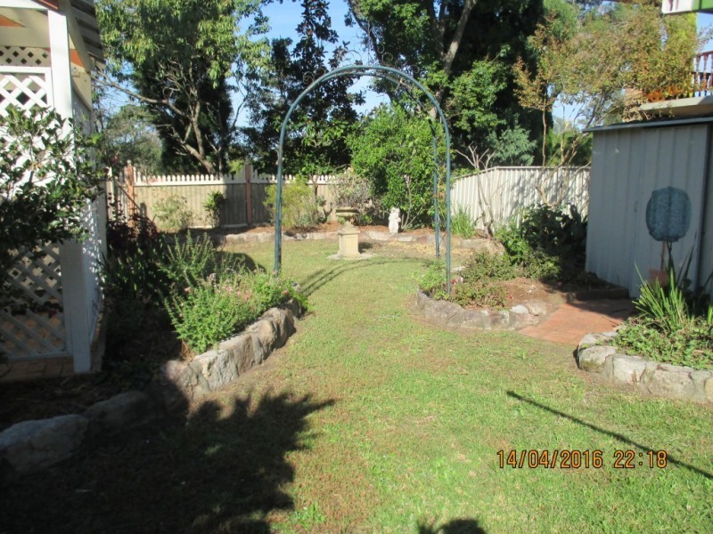 6 Colton Crescent, Lakelands NSW 2282