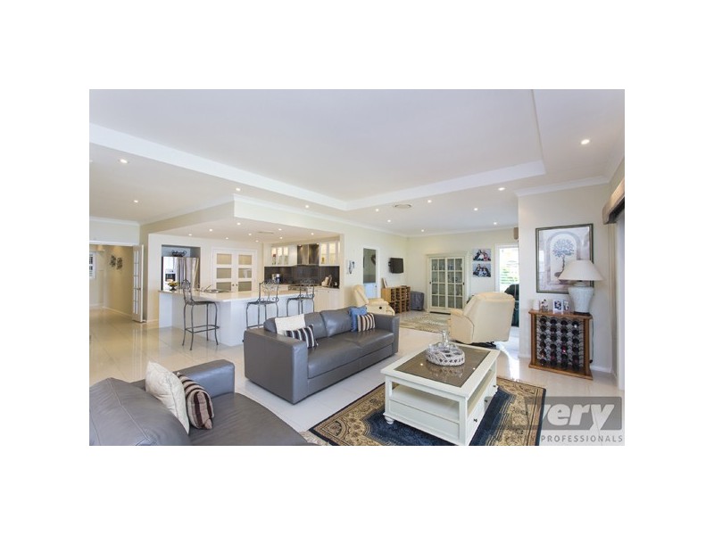 8 Bluewater Avenue, Fassifern NSW 2283