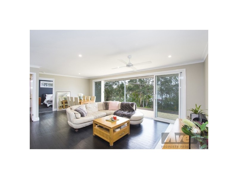 4 The Quarterdeck, Carey Bay NSW 2283