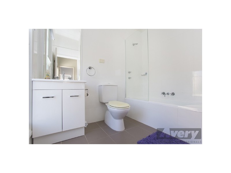24/4 Crawford Lane, Mount Hutton NSW 2290