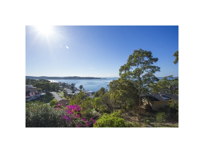 65 Sunlight Parade, Fishing Point NSW 2283
