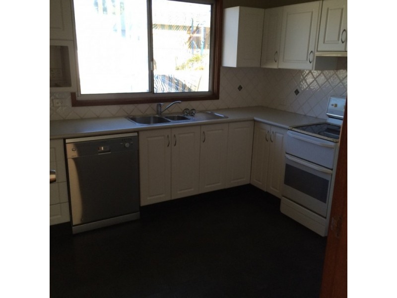 18 Anzac Parade, Teralba NSW 2284