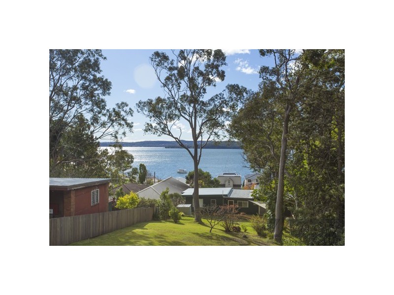 9 Amelia Street, Carey Bay NSW 2283