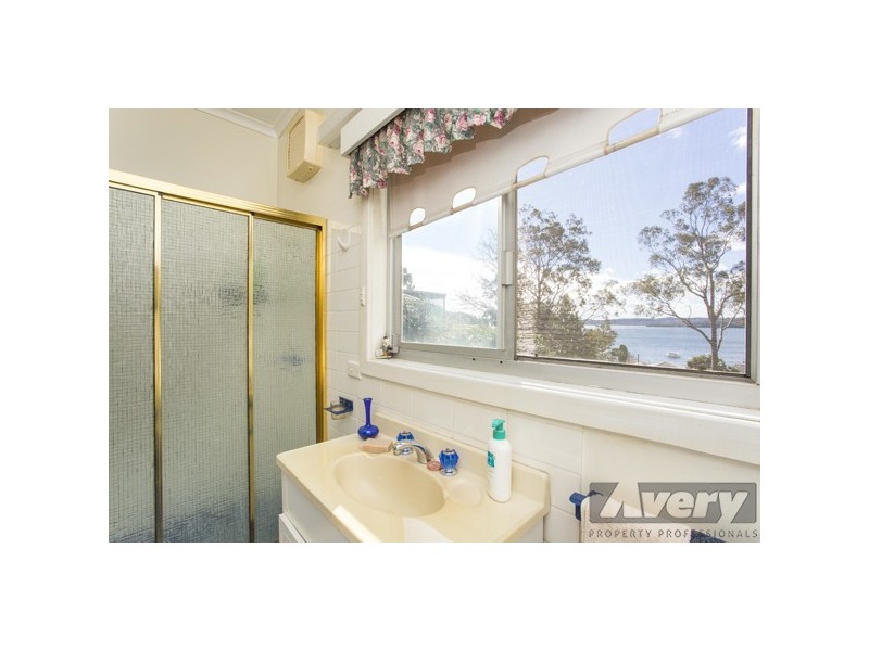 9 Amelia Street, Carey Bay NSW 2283