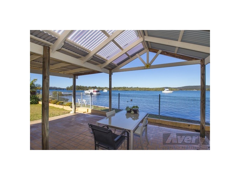 24 Edward Street, Fennell Bay NSW 2283
