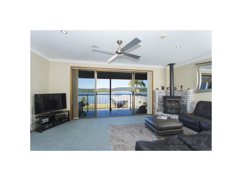 24 Edward Street, Fennell Bay NSW 2283