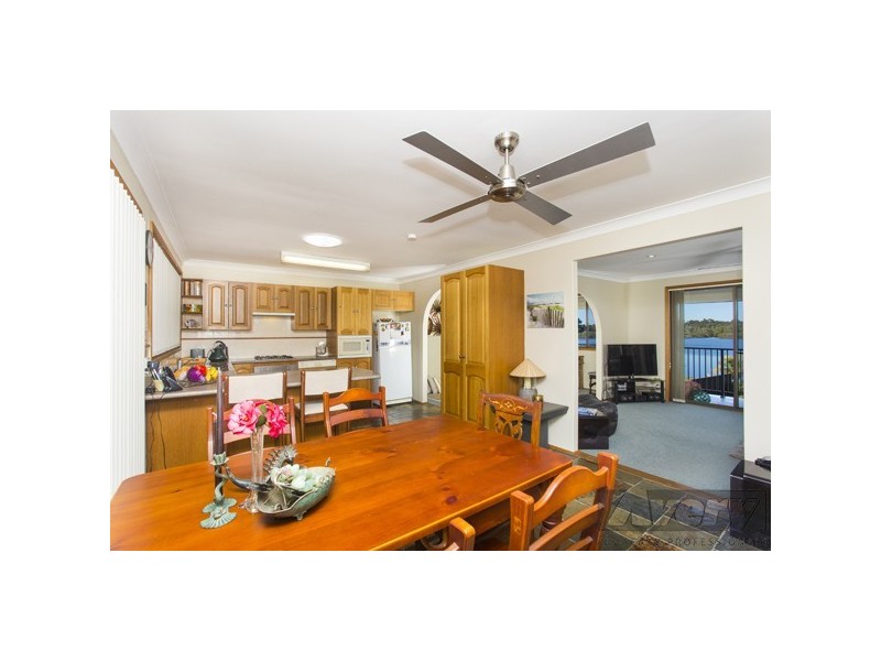 24 Edward Street, Fennell Bay NSW 2283