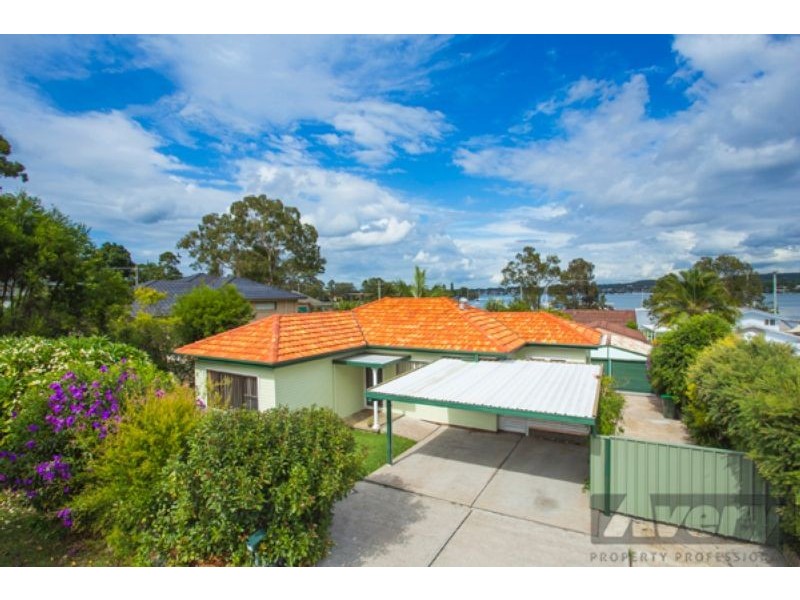 77 Bay Road, Bolton Point NSW 2283