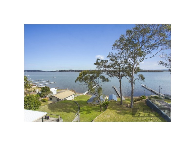 57 Coal Point Road, Coal Point NSW 2283