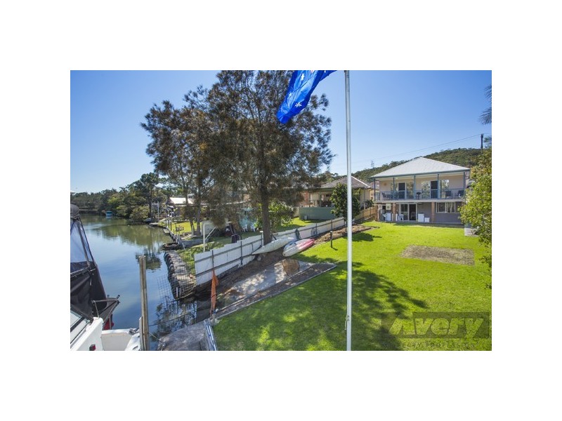 56 Macquarie Road, Fennell Bay NSW 2283