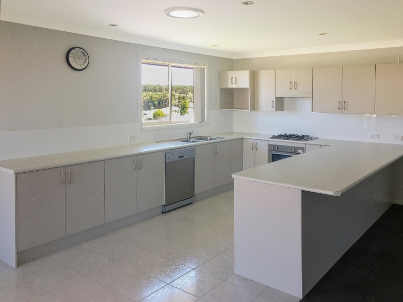 15 Woodbridge Drive, Cameron Park NSW 2285