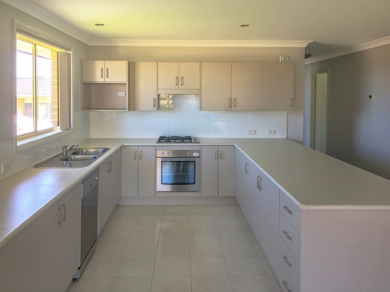 15 Woodbridge Drive, Cameron Park NSW 2285