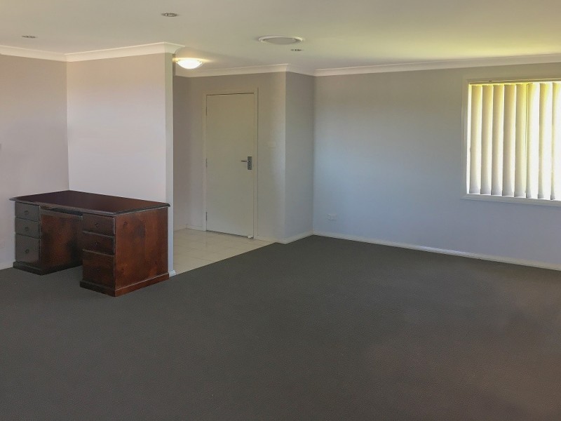 15 Woodbridge Drive, Cameron Park NSW 2285