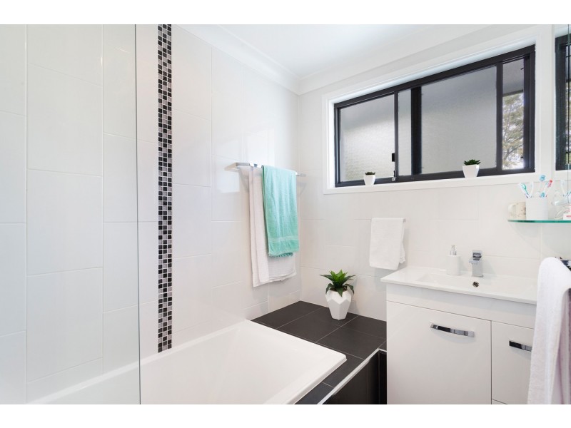 7 Noorumba Close, Carey Bay NSW 2283