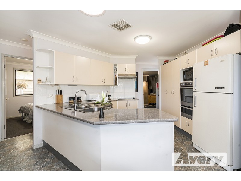 28 Oakhampton Court, Toronto NSW 2283